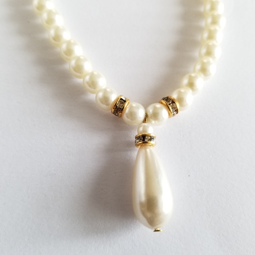 Vintage necklace elegant faux pearl plastic gold tone white pearlcore